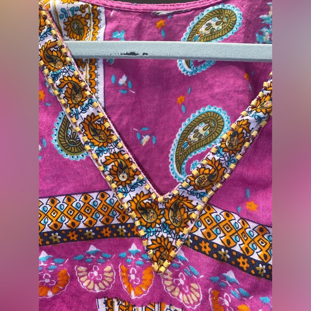 Fun patterned shirt - Picture 2 of 5